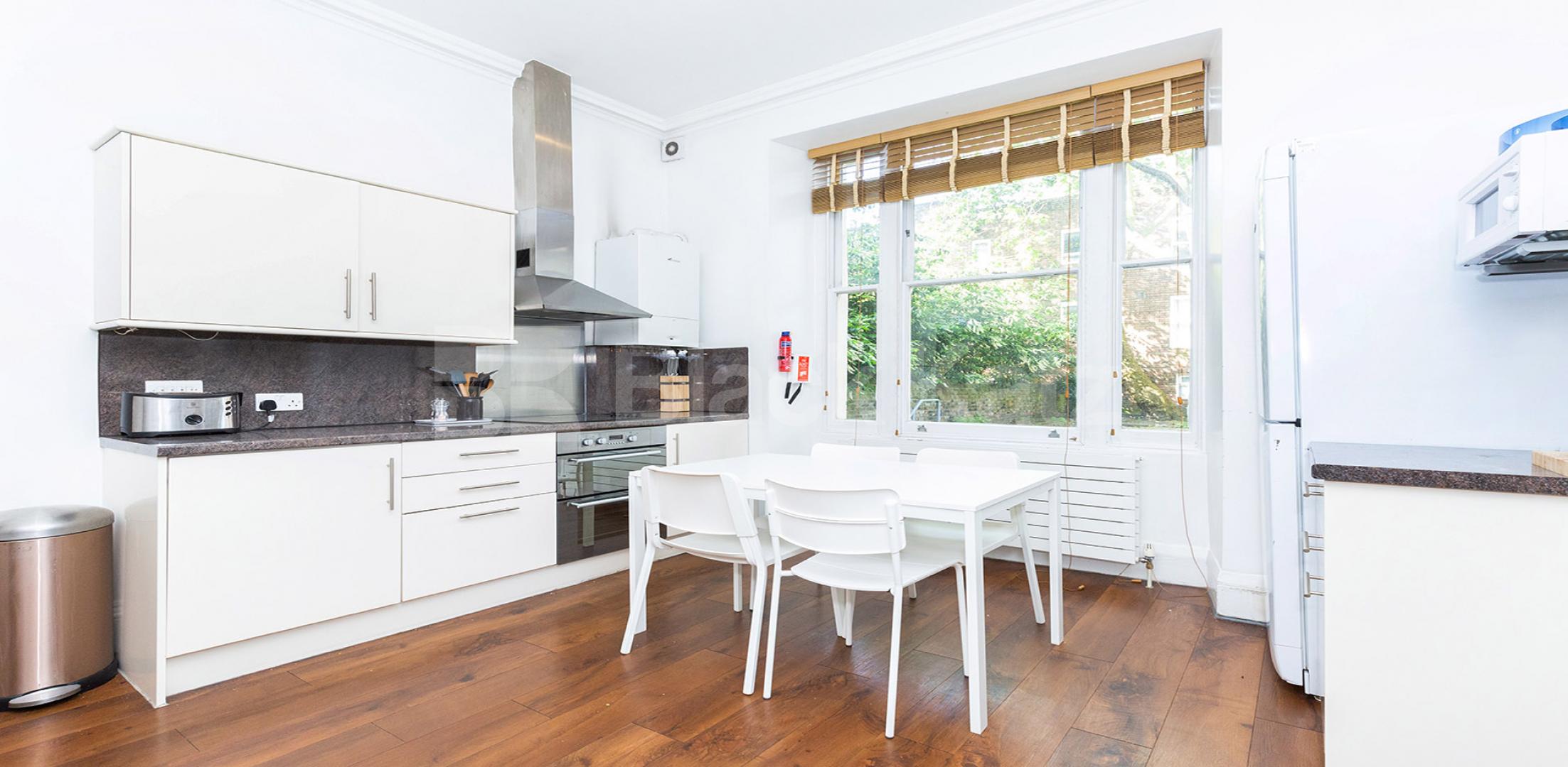 3 double bedrooms, modern kitchen & bathroom mins to UCL,SOAS & LSE Gower Street, Bloomsbury